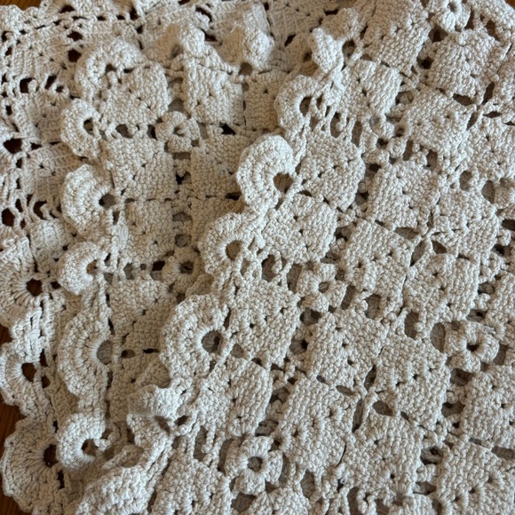 Chic Cream Crochet Table Runner - Picture 2 of 2